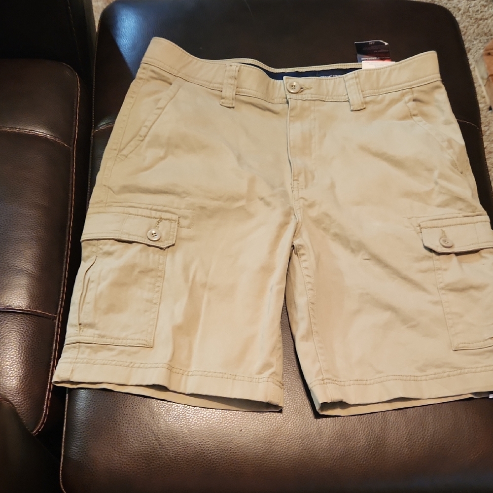 St. John's Bay Men's Khaki Cargo Shorts